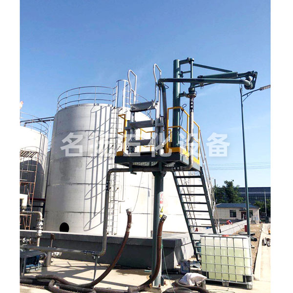 汽车顶部装卸<a href='#' title='鹤管'>鹤管</a>使用现场